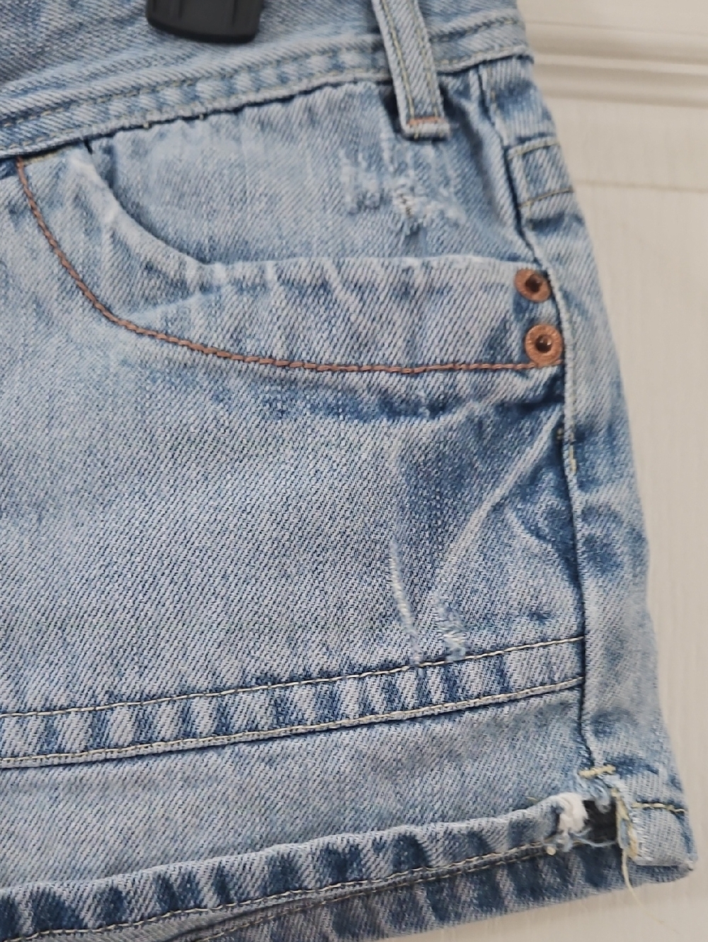 American Eagle | Y2K light denim shorts distressed flap-closure back pockets. 12 - Picture 3 of 13